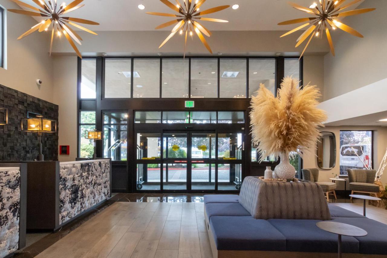 Oxford Suites Portland - Jantzen Beach Eksteriør billede